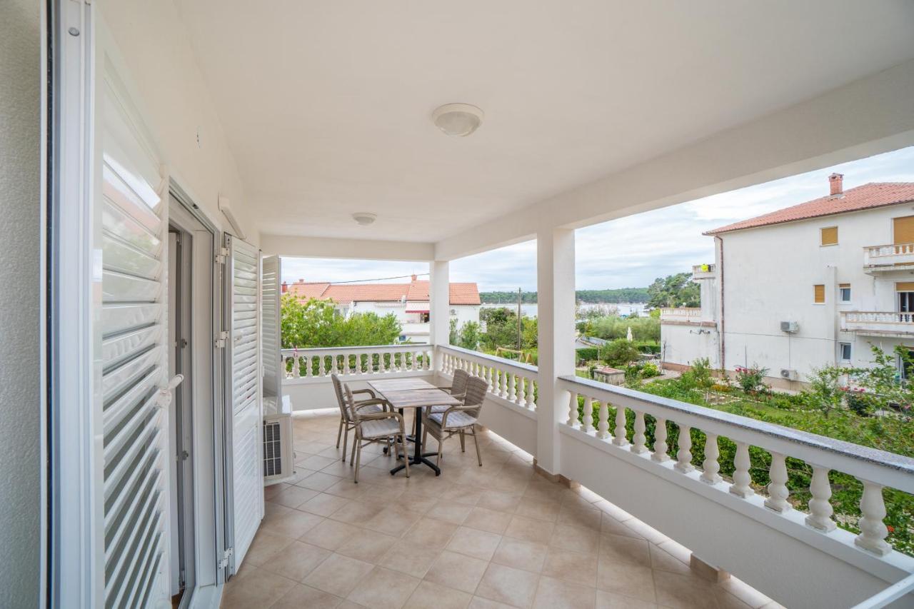 Apartments And Rooms By The Sea Palit, Rab - 5010 Exterior photo
