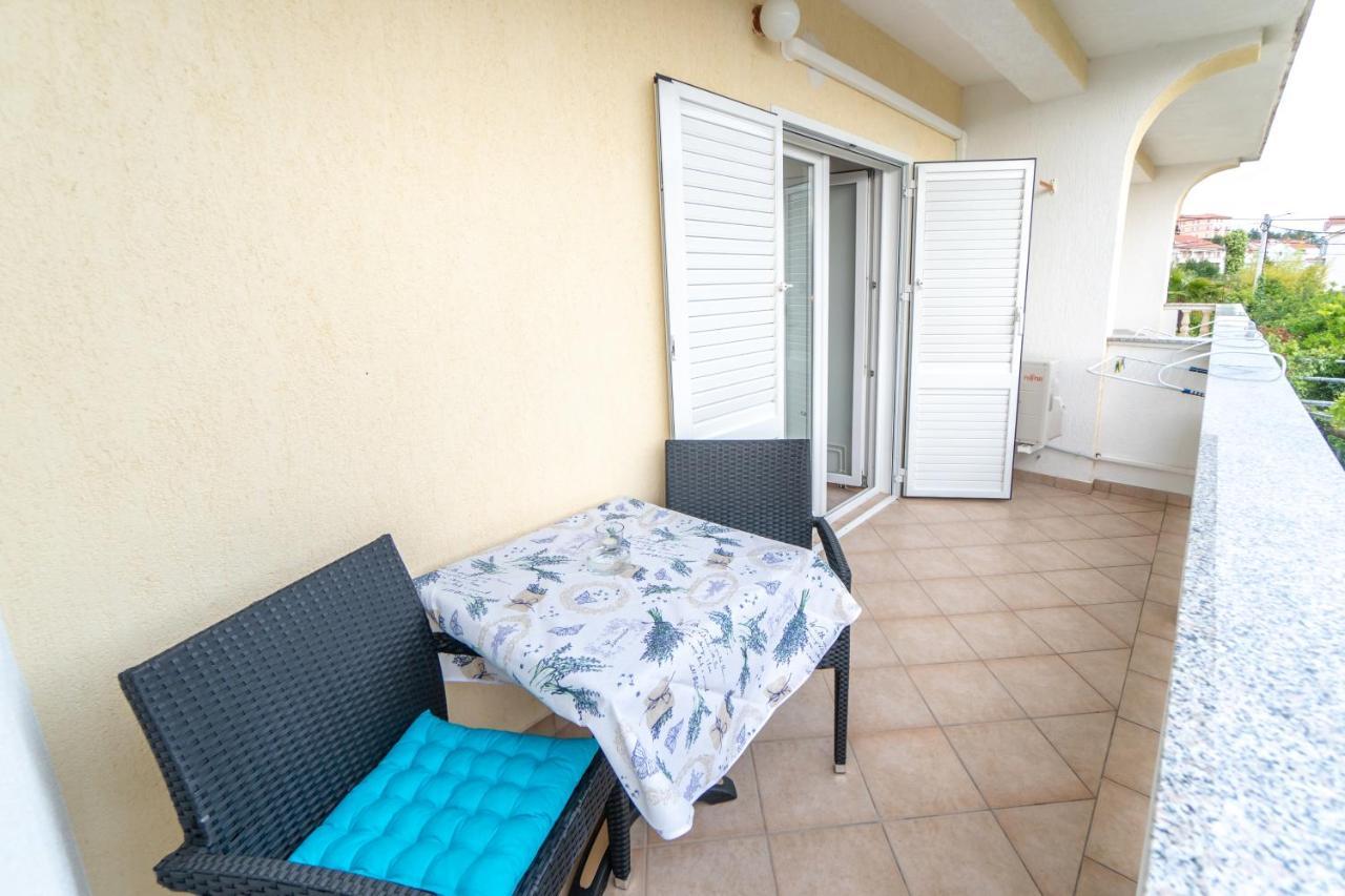 Apartments And Rooms By The Sea Palit, Rab - 5010 Exterior photo