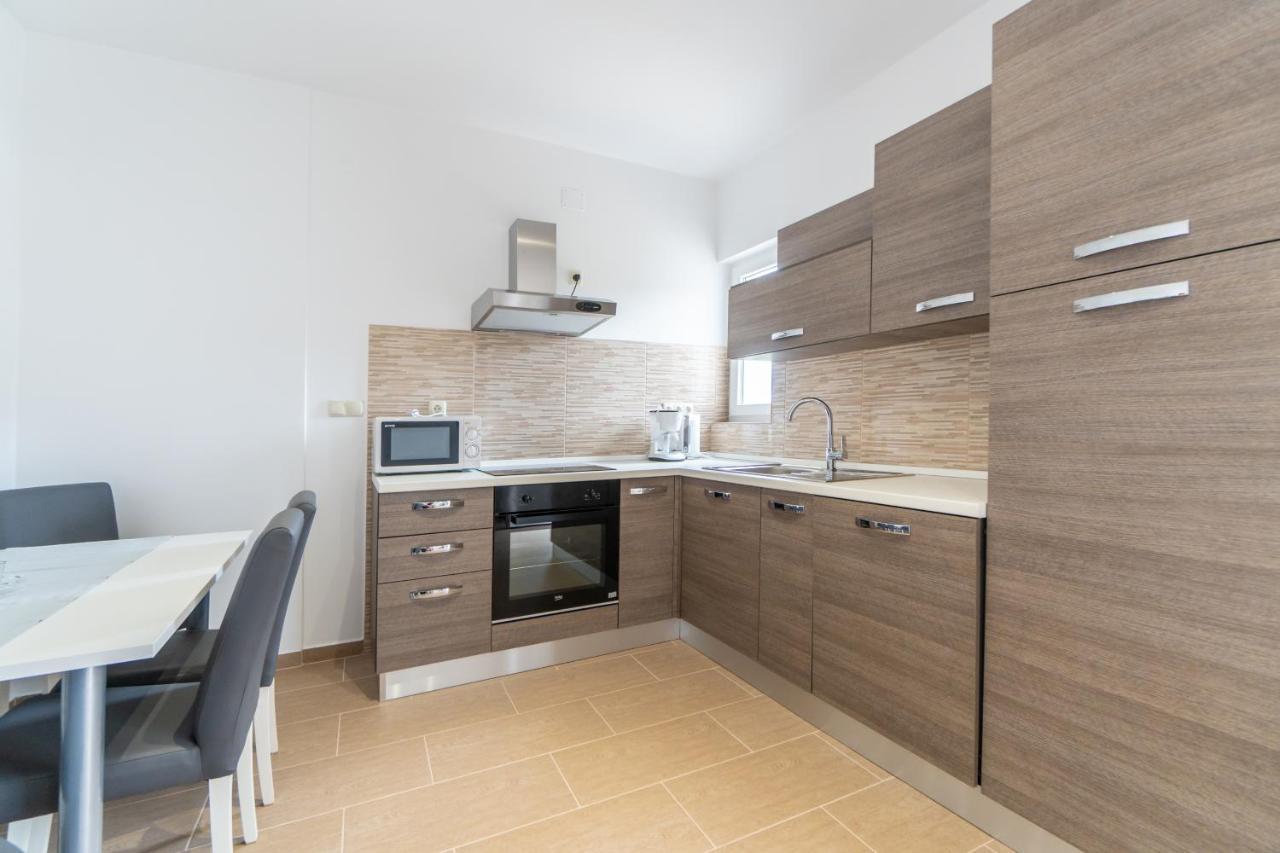Apartments And Rooms By The Sea Palit, Rab - 5010 Exterior photo