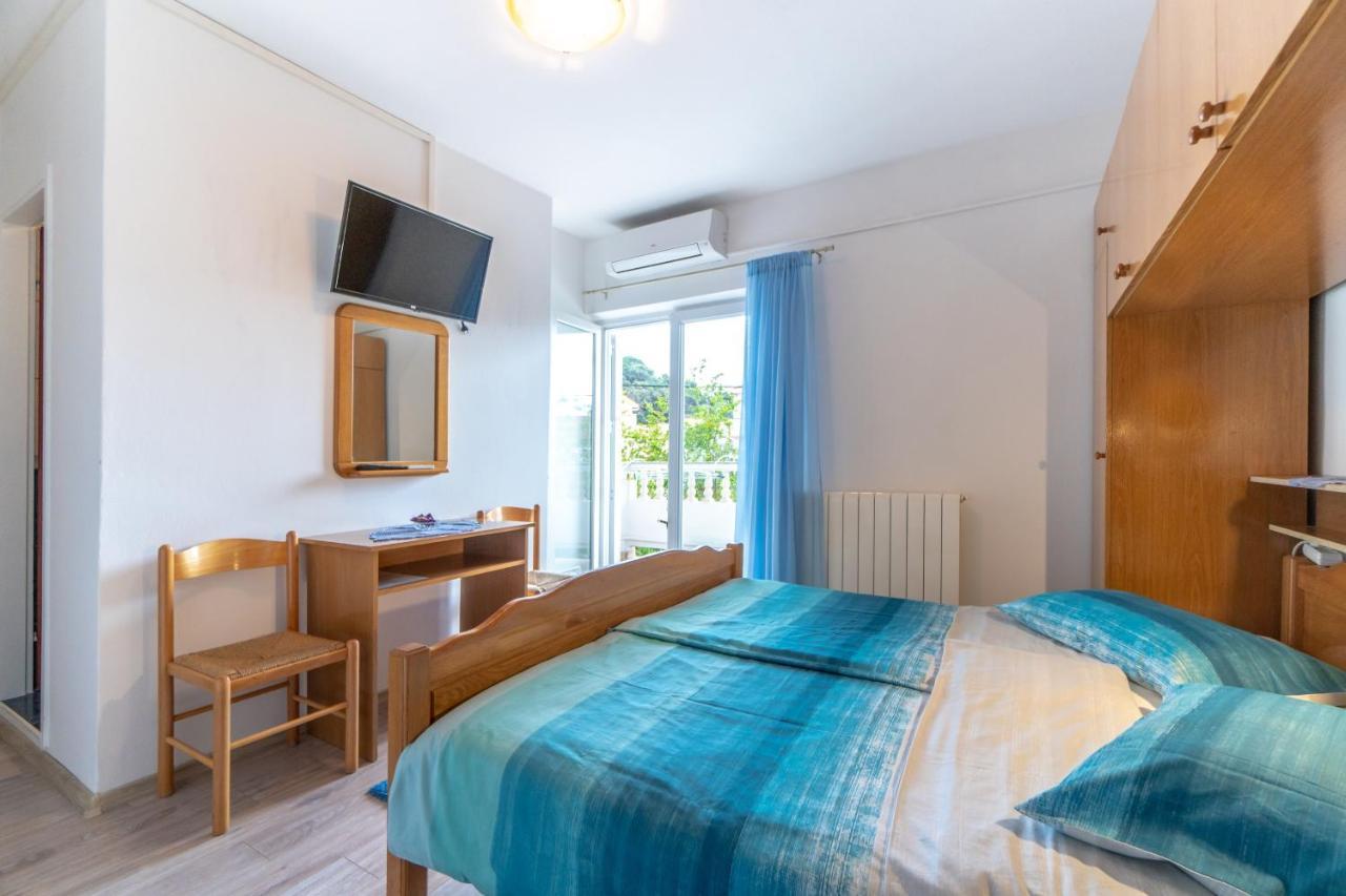 Apartments And Rooms By The Sea Palit, Rab - 5010 Exterior photo