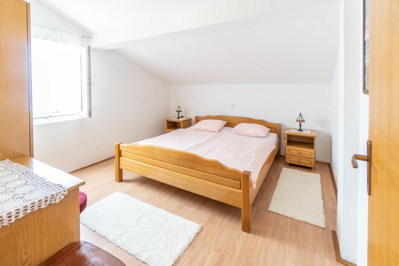 Apartments And Rooms By The Sea Palit, Rab - 5010 Exterior photo