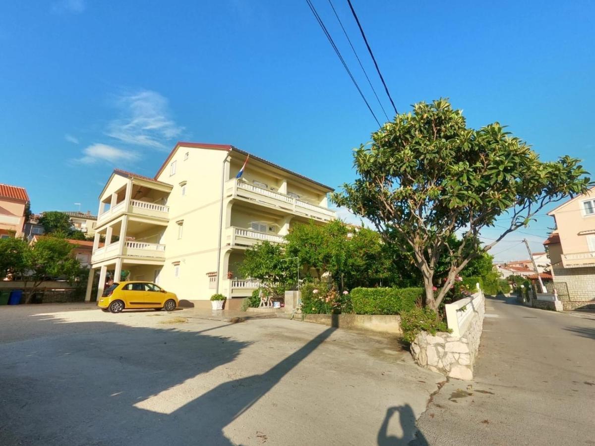 Apartments And Rooms By The Sea Palit, Rab - 5010 Exterior photo